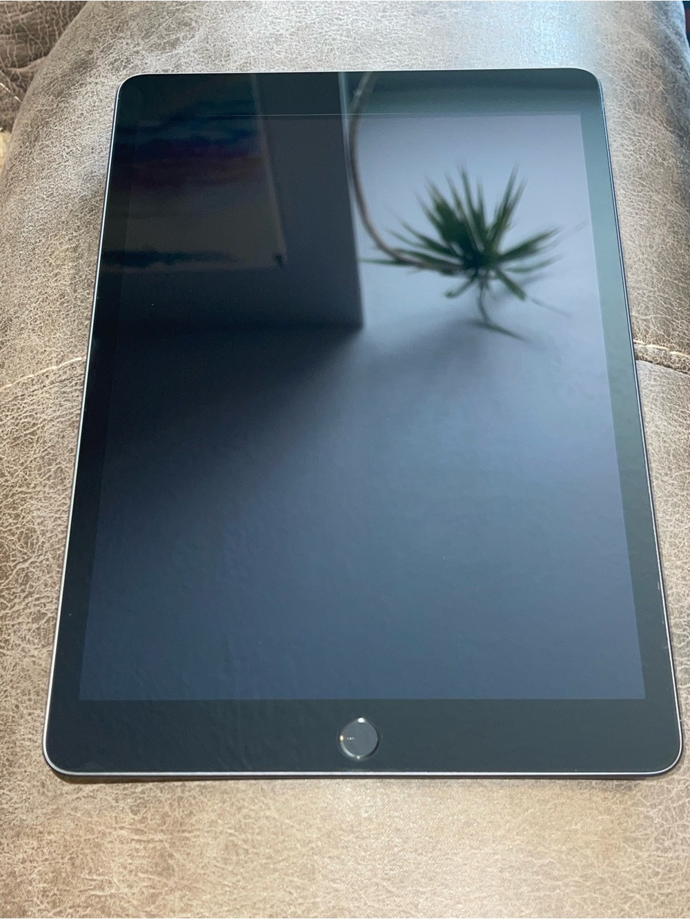 Apple iPad | 9th Gen | 64gb, WiFi | Black and Silver | Accessories included